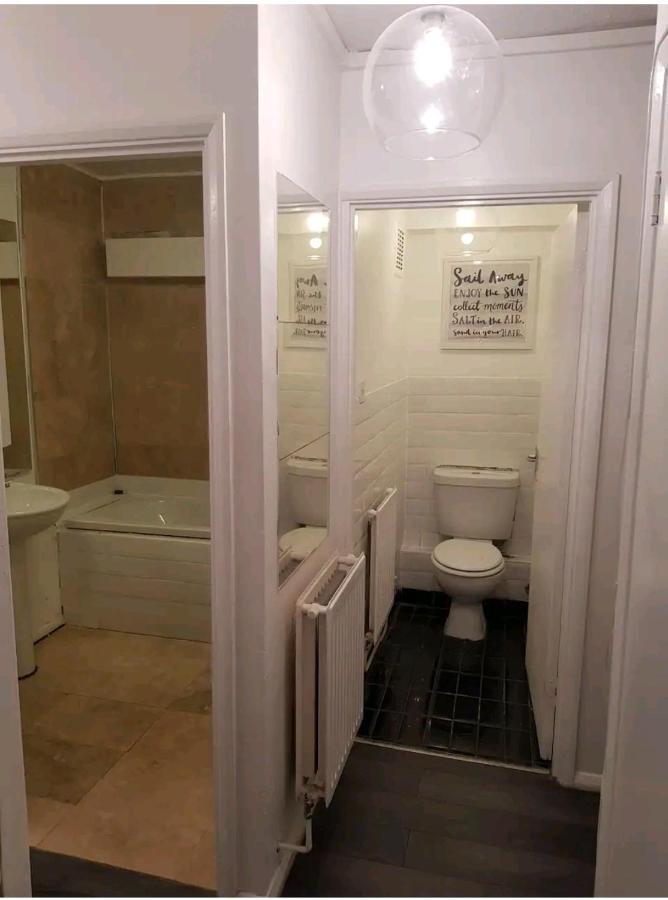 Apartamento R1 Superking Sized Bed & 65" Tv On The Wall In Clapham Londres Exterior foto
