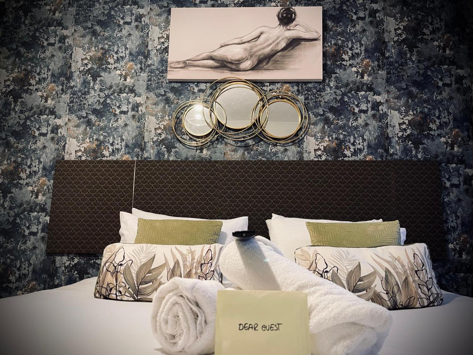 Apartamento R1 Superking Sized Bed & 65" Tv On The Wall In Clapham Londres Exterior foto