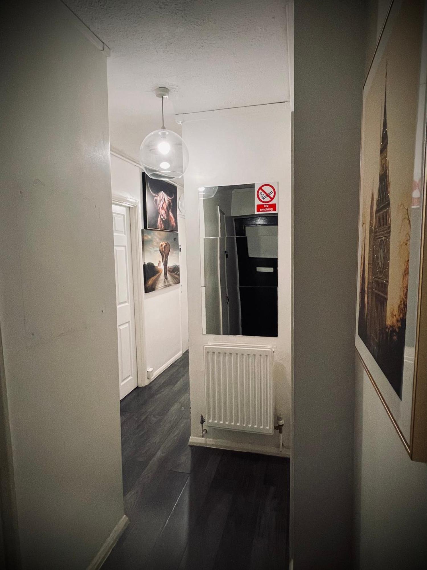 Apartamento R1 Superking Sized Bed & 65" Tv On The Wall In Clapham Londres Exterior foto